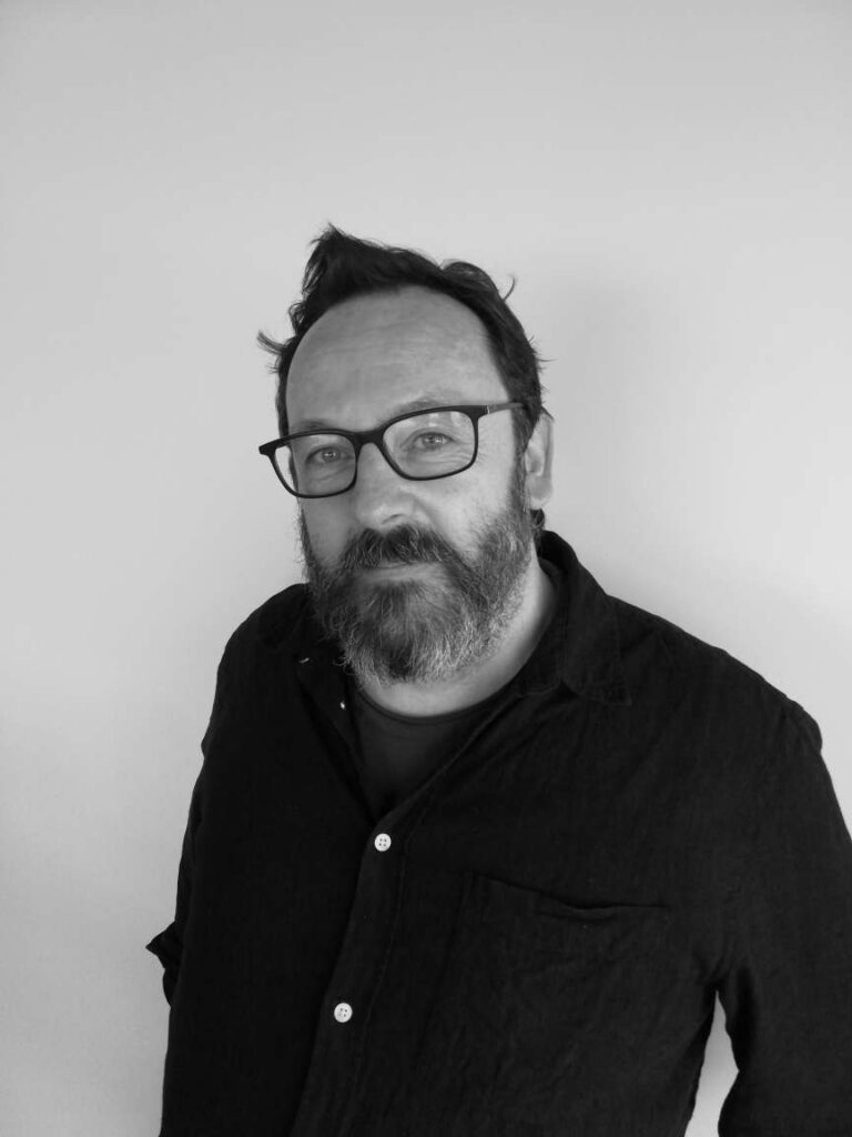 Portrait de Matthieu Demeillat, développeur web freelance en WordPress et WooCommerce.