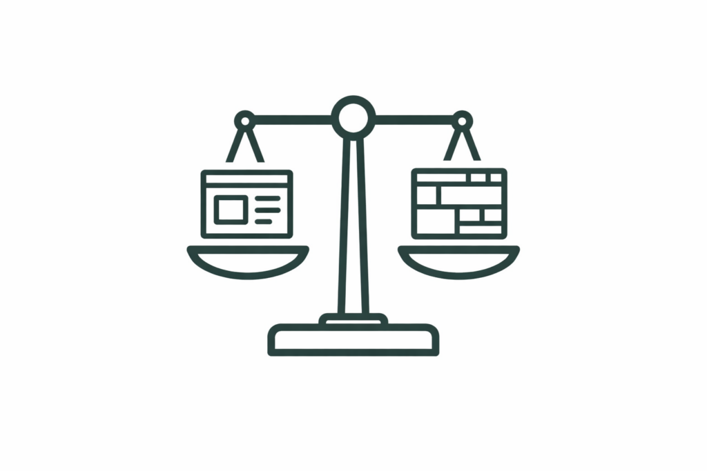 Un symbole de balance illustrant l'équilibre entre différentes maquettes de sites web.